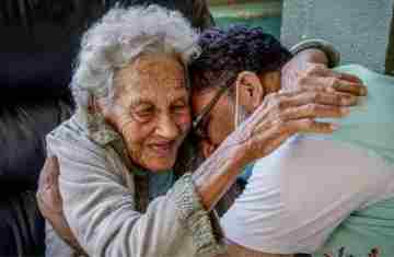 Redação do Enem 2025 aborda as perspectivas para o envelhecimento